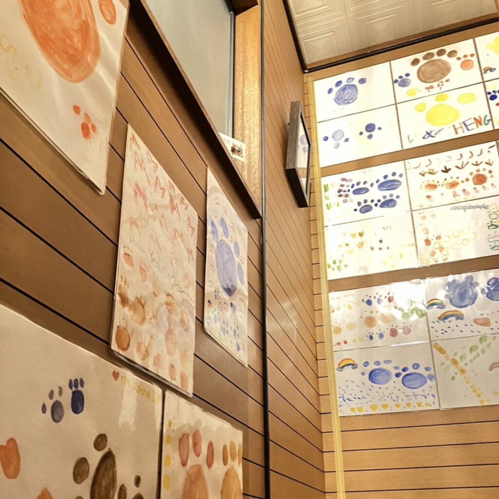 飾った絵の写真2